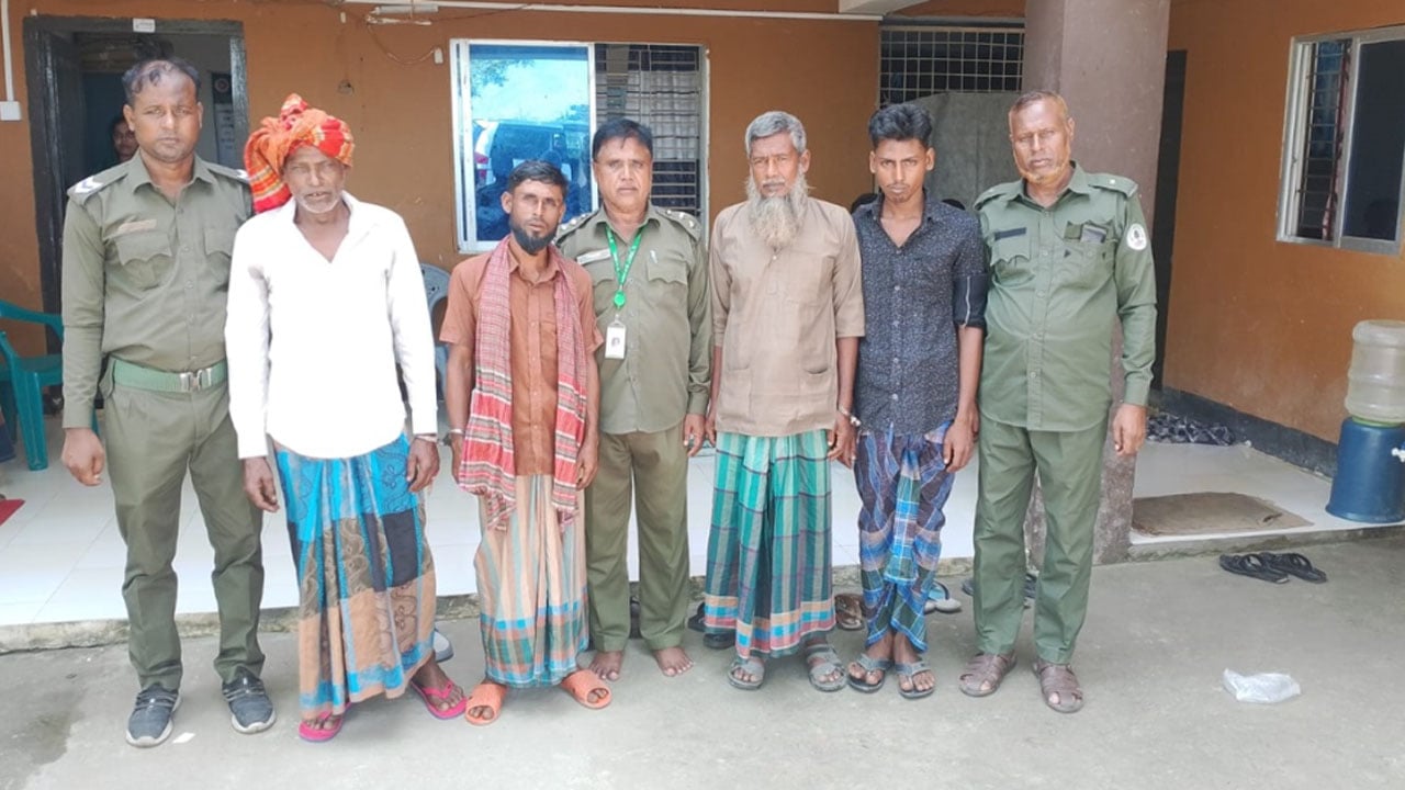 সুন্দরবনের অভয়ারণ্য থেকে চার জেলে আটক