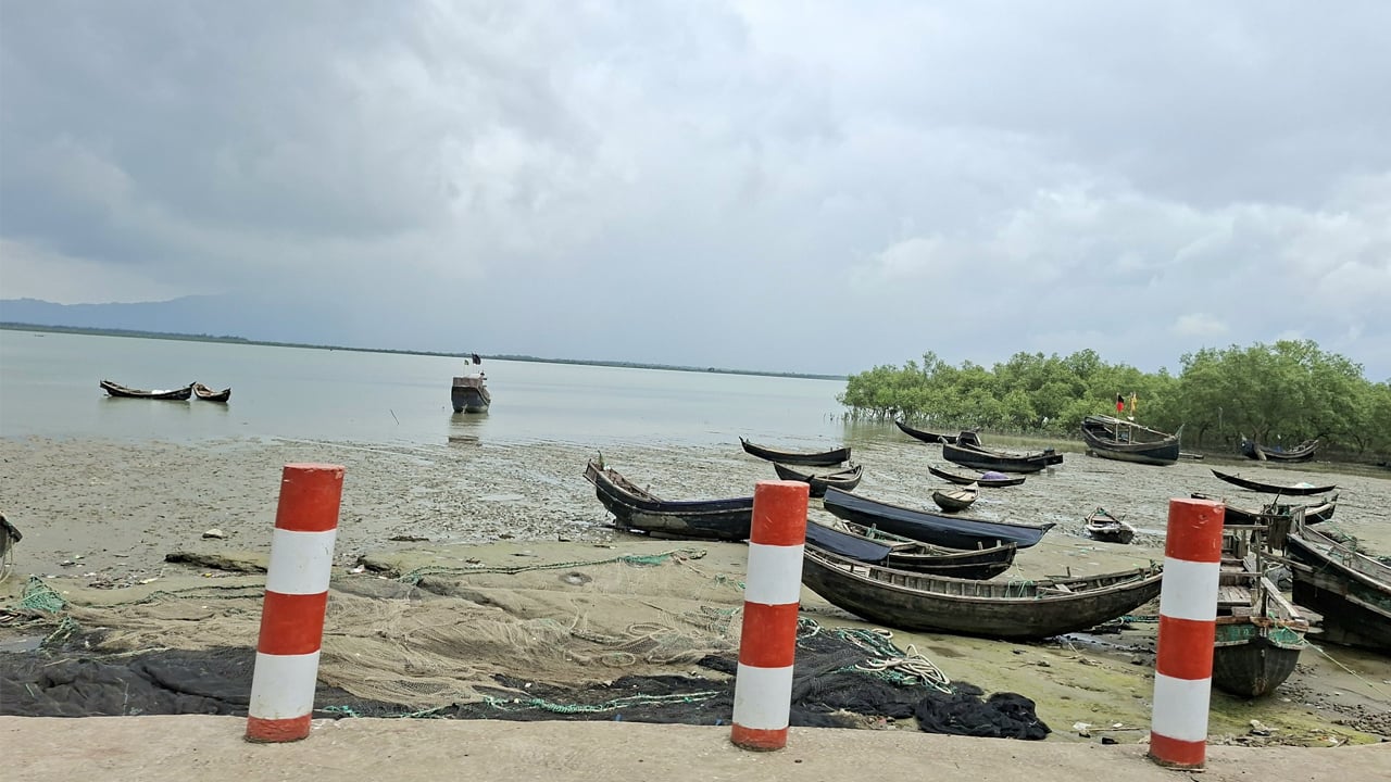 নাফ নদে অজ্ঞাত পুরুষের লাশ উদ্ধার