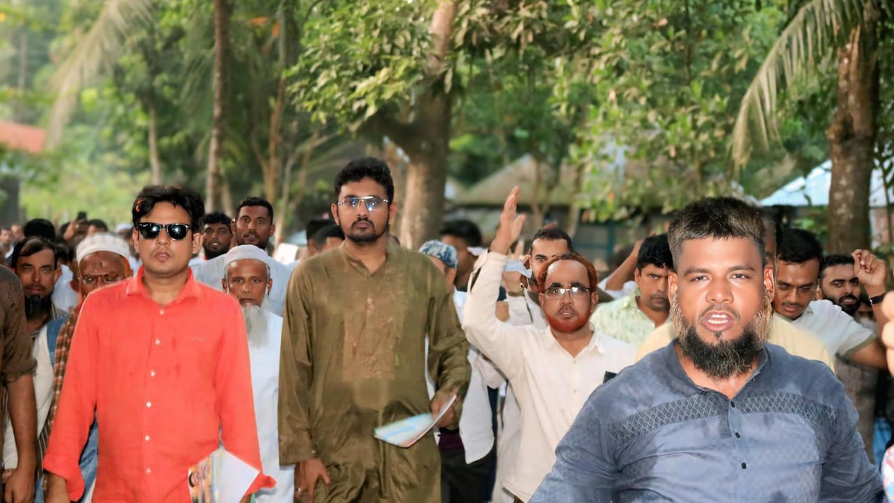 তারেক রহমানের ৩১ দফার লিফলেট বিতরণ চান্দিনায়