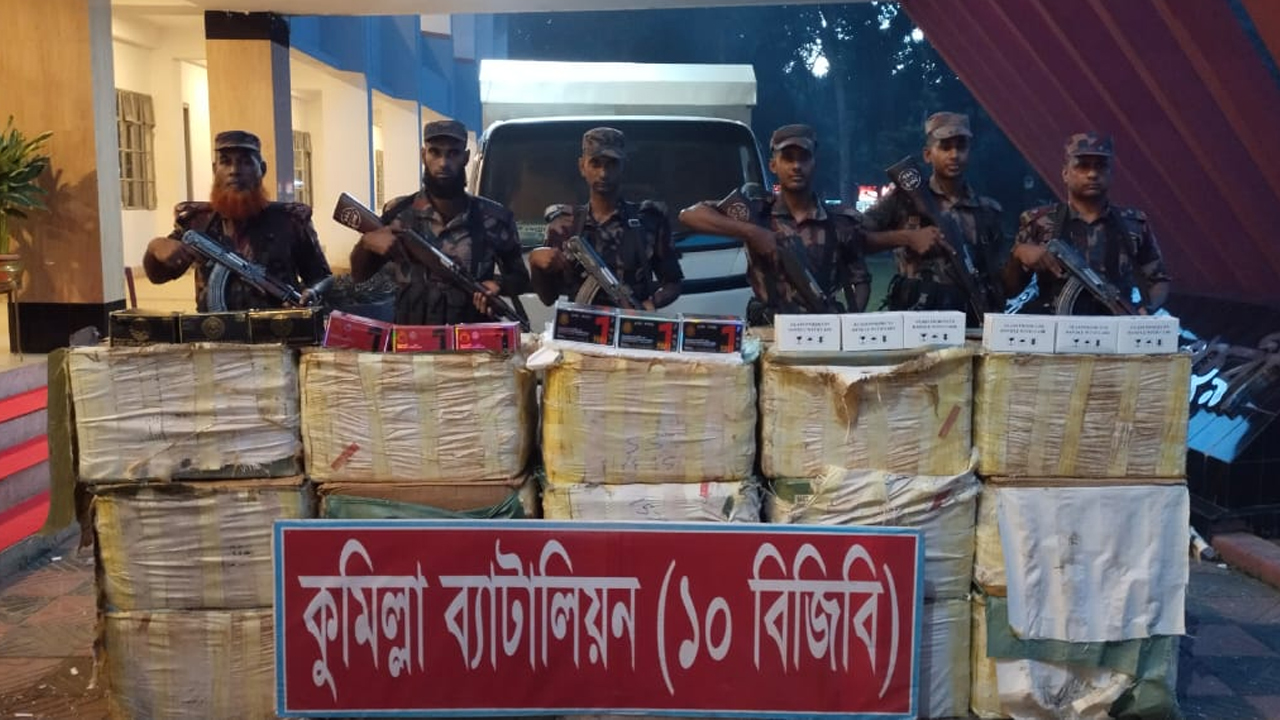 ৫ কোটি টাকার অবৈধ ভারতীয় মোবাইল ডিসপ্লে আটক করলো বিজিবি