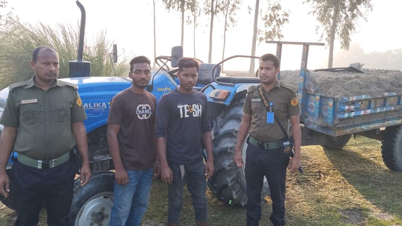 বালু পাচারের দায়ে দুই ট্রলিচালকের কারাদণ্ড