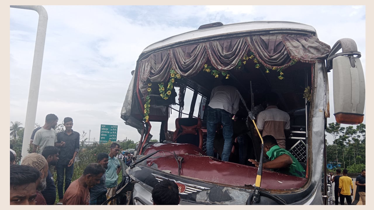ঢাকা-ভাঙ্গা এক্সপ্রেসওয়েতে ৪ বাসের সংঘর্ষ, আহত ২০
