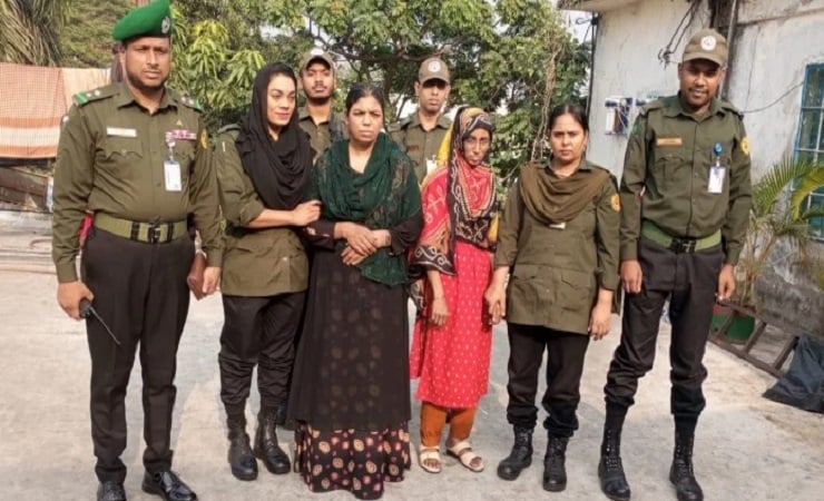 ঢামেকে শিশু পাচারকারী চক্রের দুই নারী আটক