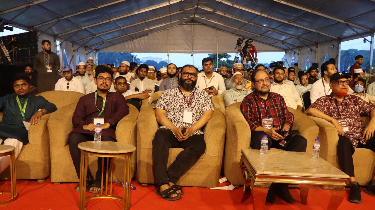 জুলাই যোদ্ধাদের প্রতি কৃতজ্ঞতা প্রকাশ করে কাঁদলেন ব্রিগেডিয়ার আযমী