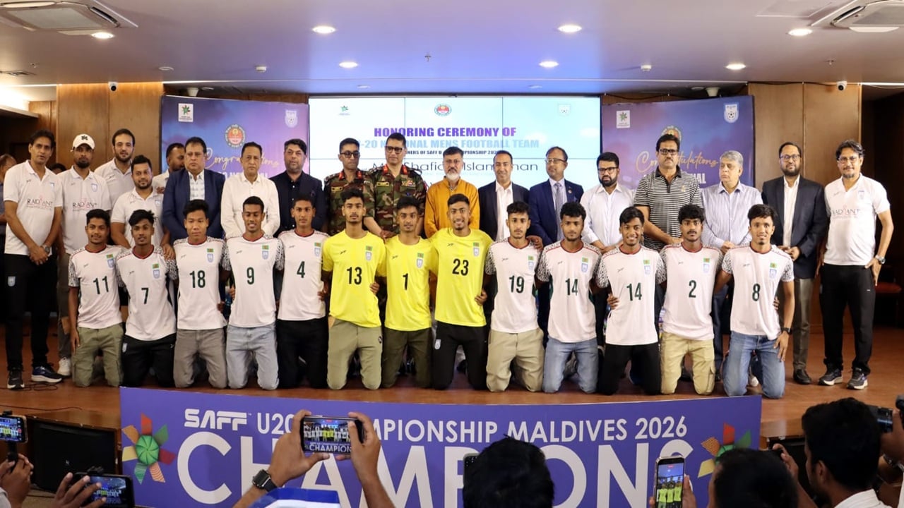 সাফজয়ী অনূর্ধ্ব-২০ ফুটবল দলকে সংবর্ধনা ডিএনসিসির