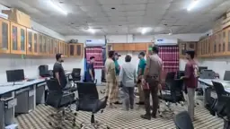 শীর্ষ সন্ত্রাসী ইমনের লোক পরিচয়ে কুরিয়ার সার্ভিসের গুদামে হামলা-লুটপাট