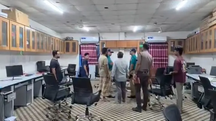 শীর্ষ সন্ত্রাসী ইমনের লোক পরিচয়ে কুরিয়ার সার্ভিসের গুদামে হামলা-লুটপাট
