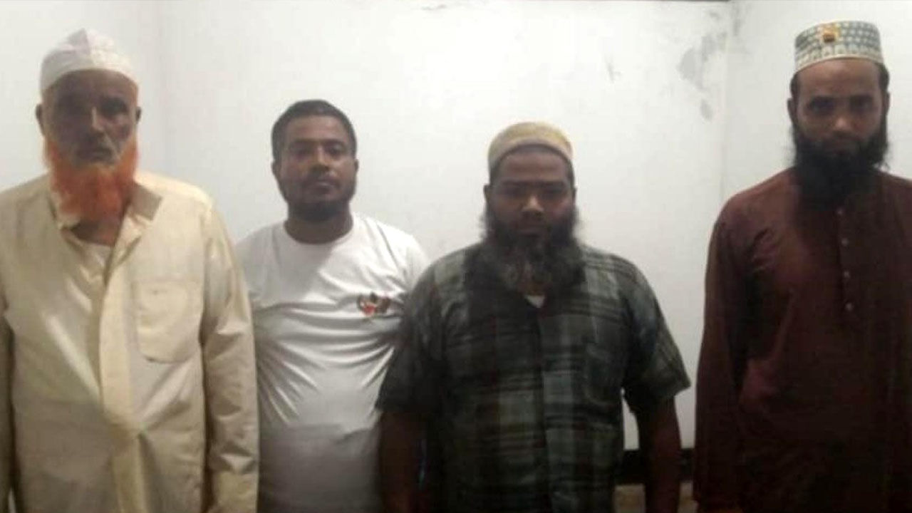 চাঁদাবাজির অভিযোগে বিএনপি-জামায়াতের ৪ নেতাকর্মী গ্রেপ্তার, প্রকৃত ঘটনা কী