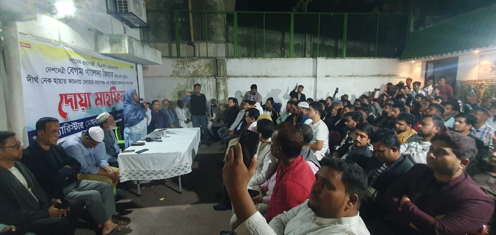 খালেদা জিয়ার রোগমুক্তি কামনায় ধানমন্ডিতে দোয়া