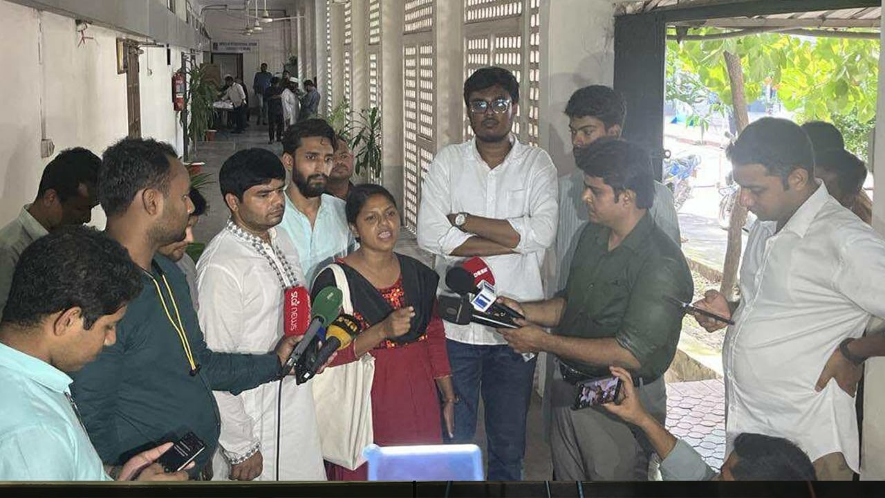 ঢাবিতে ভিসির সঙ্গে মতবিনিময়, শিবির থাকায় বামপন্থীদের ওয়াকআউট
