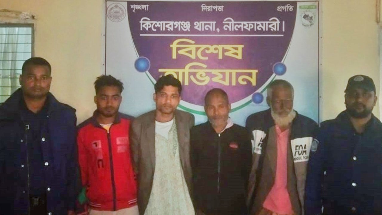 যৌথ বাহিনীর হাতে মাদক কারবারিসহ গ্রেপ্তার ৪