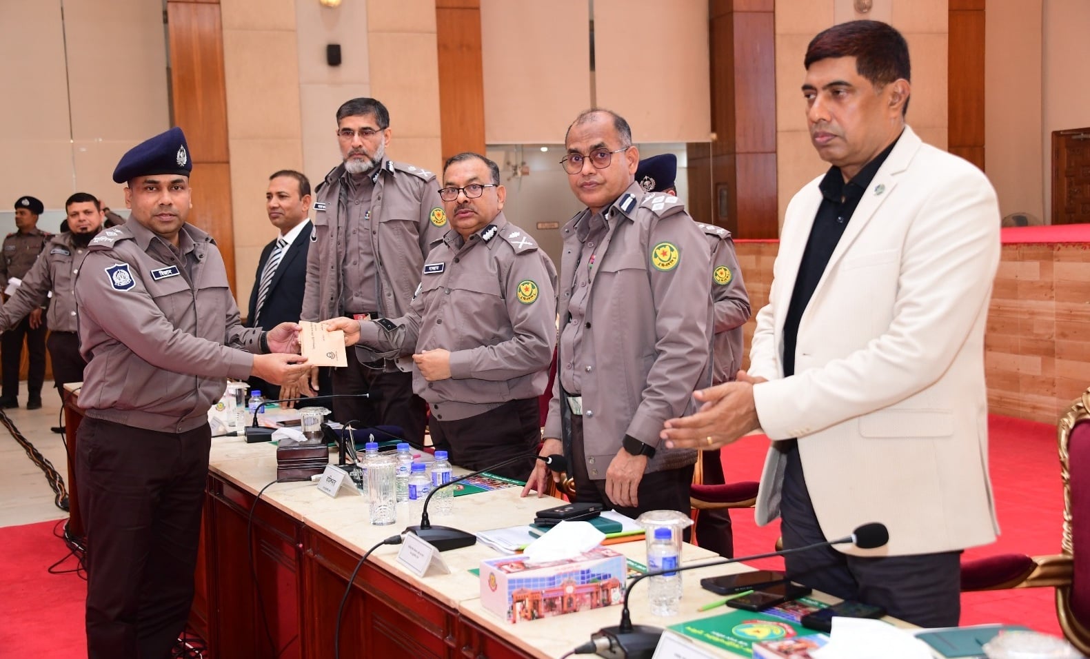 ডিএমপির মাসিক অপরাধ সভায় শ্রেষ্ঠ হলেন যারা