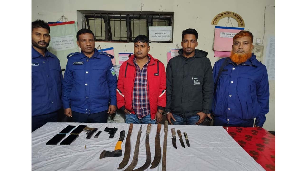 অস্ত্রসহ উপজেলা ছাত্রদলের আহ্বায়কসহ তিনজন গ্রেপ্তার