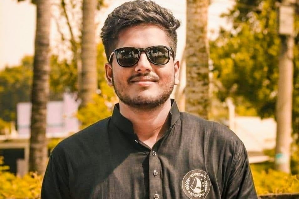 বিদেশে পালানোর সময় বিমানবন্দরে ঈশ্বরদী ছাত্রলীগের শীর্ষ সন্ত্রাসী গ্রেপ্তার