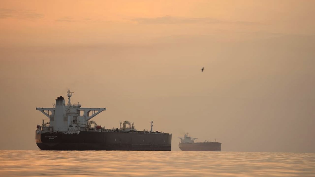 হরমুজ প্রণালিতে ইরানি জাহাজ আটকের দাবি ট্রাম্পের