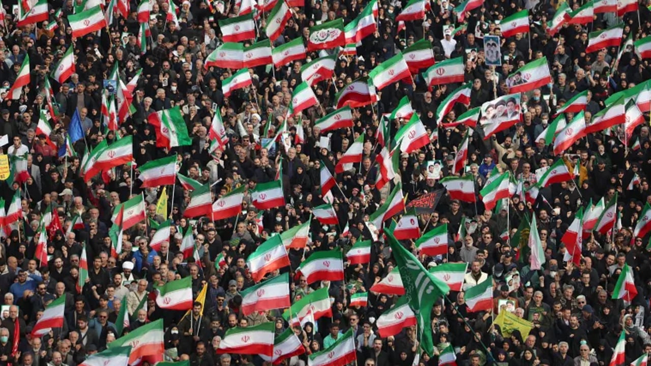 ইরানের সব বিদ্যুৎকেন্দ্রের চারদিকে তরুণদের মানববন্ধন তৈরির আহ্বান