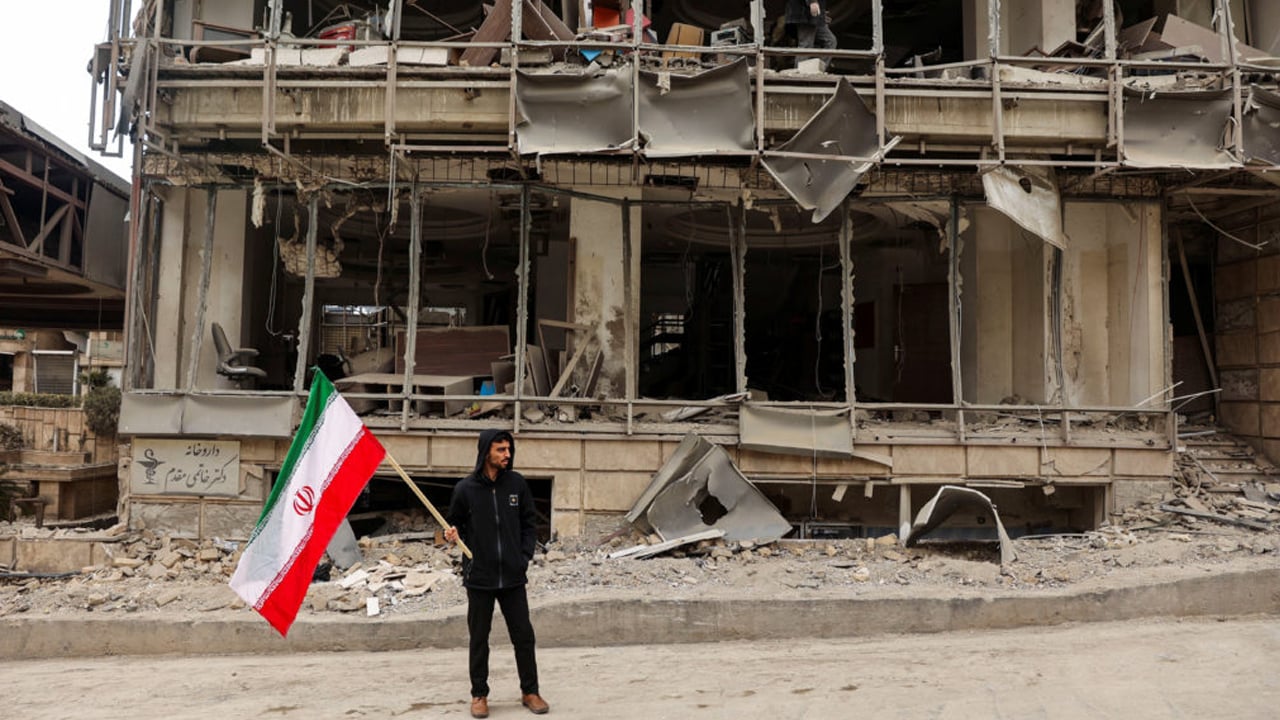 ইরানের বেসামরিক অবকাঠামোতে হামলা ‘যুদ্ধাপরাধ’—বলছেন বিশেষজ্ঞরা