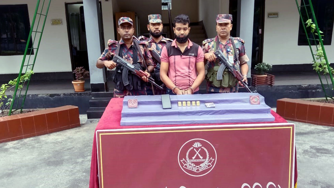 যশোরে ৮৬ লাখ টাকার স্বর্ণের বার উদ্ধার, আটক ১