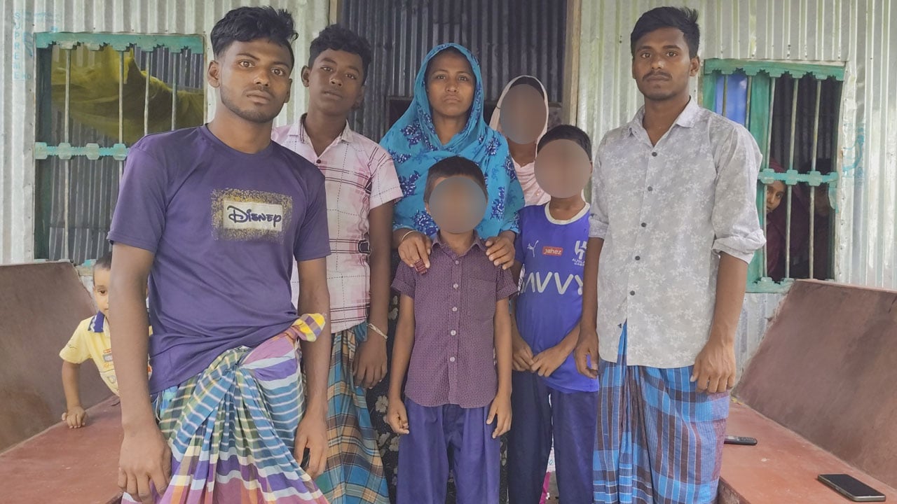 ১৫ দিনেও খোঁজ মেলেনি গভীর সমুদ্রে নিখোঁজ ৪ জেলের