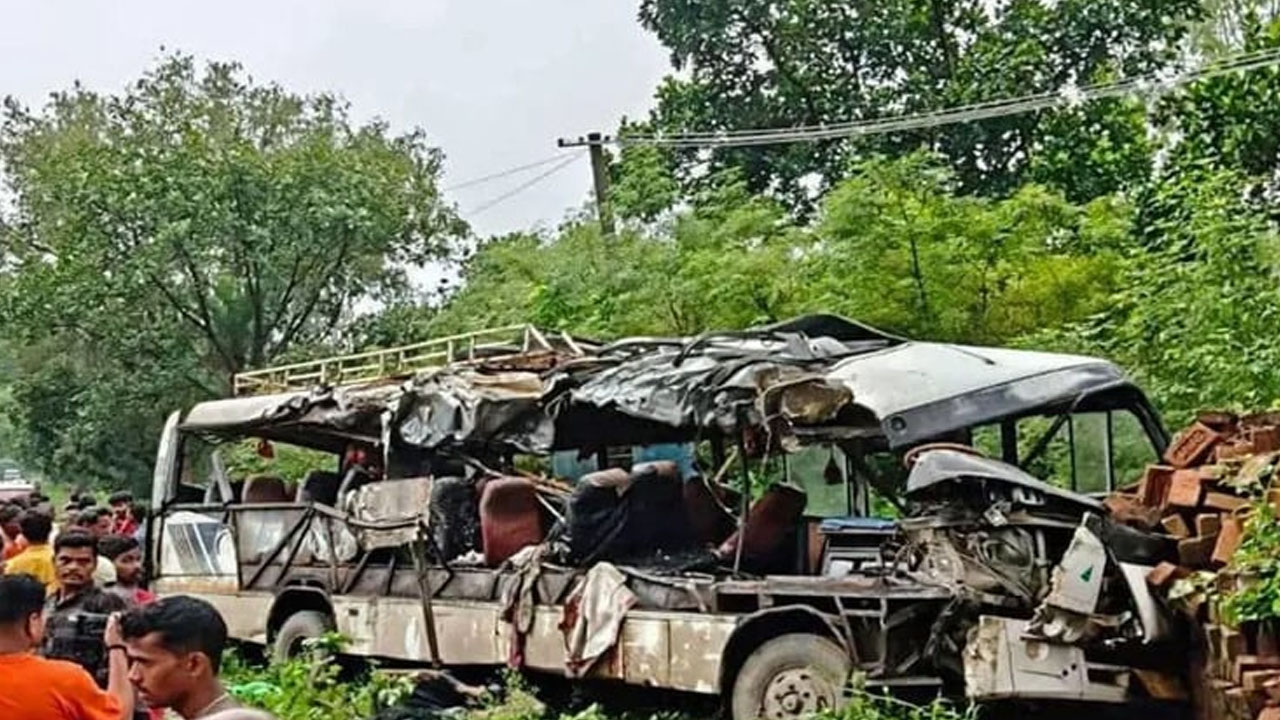 ভারতের ঝাড়খন্ডে সড়ক দুর্ঘটনায় ১৮ তীর্থযাত্রী নিহত