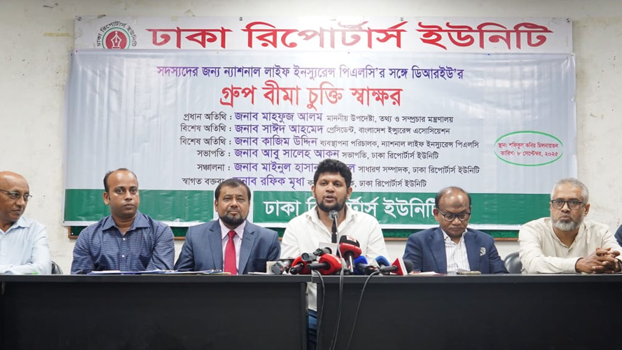 সাংবাদিকদের কল্যাণে সরকারি-বেসরকারি যৌথ উদ্যোগ প্রয়োজন: তথ্য উপদেষ্টা