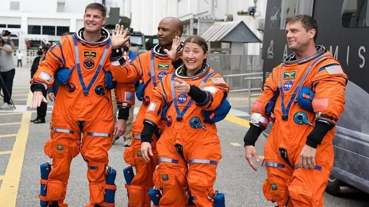 আর্টেমিস-২ নভোচারীরা কেন চাঁদে পা রাখবেন না?