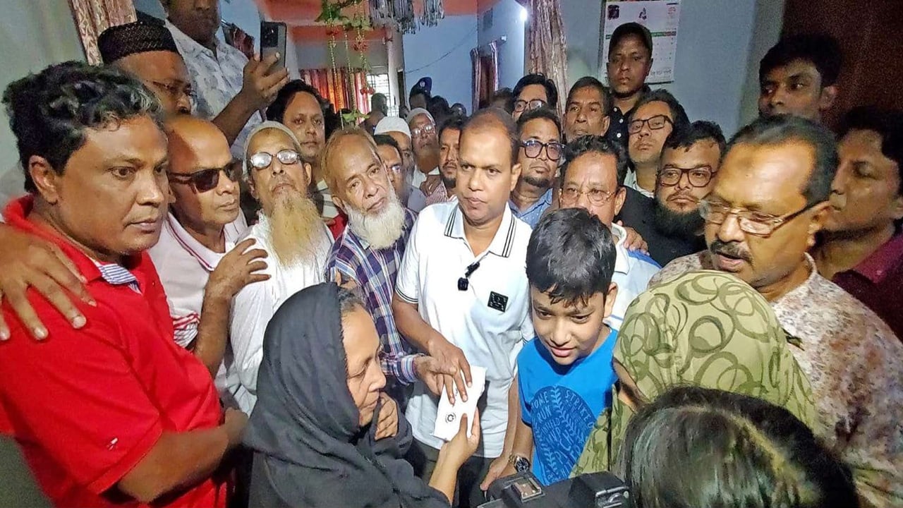 বগুড়ায় নিহত যুবদল নেতা রাহুলের পরিবারের পাশে তারেক রহমান
