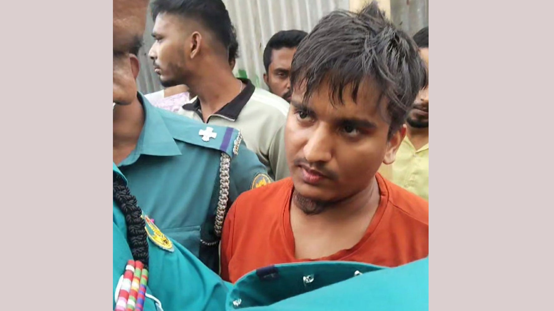 পরকীয়া সন্দেহে স্ত্রী-শাশুড়িকে কুপিয়ে জখম