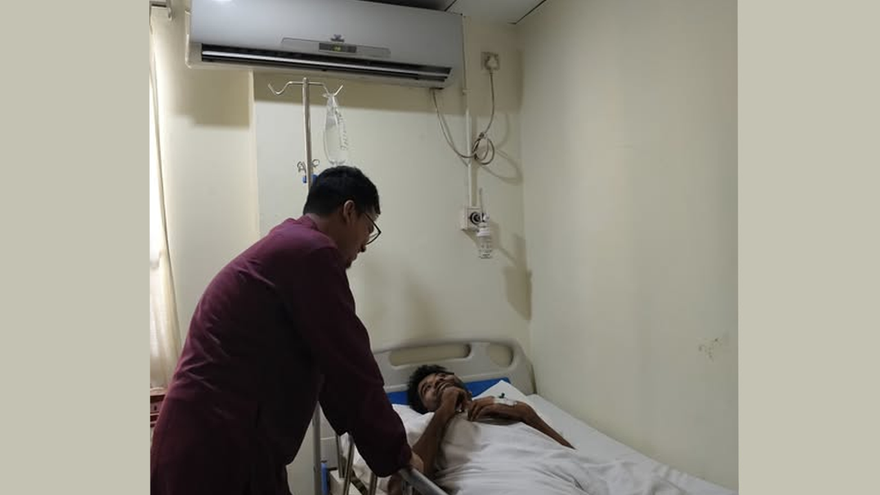 মেঘমল্লার বসুকে দেখতে গিয়ে সুস্থতা কামনা করলেন ফরহাদ