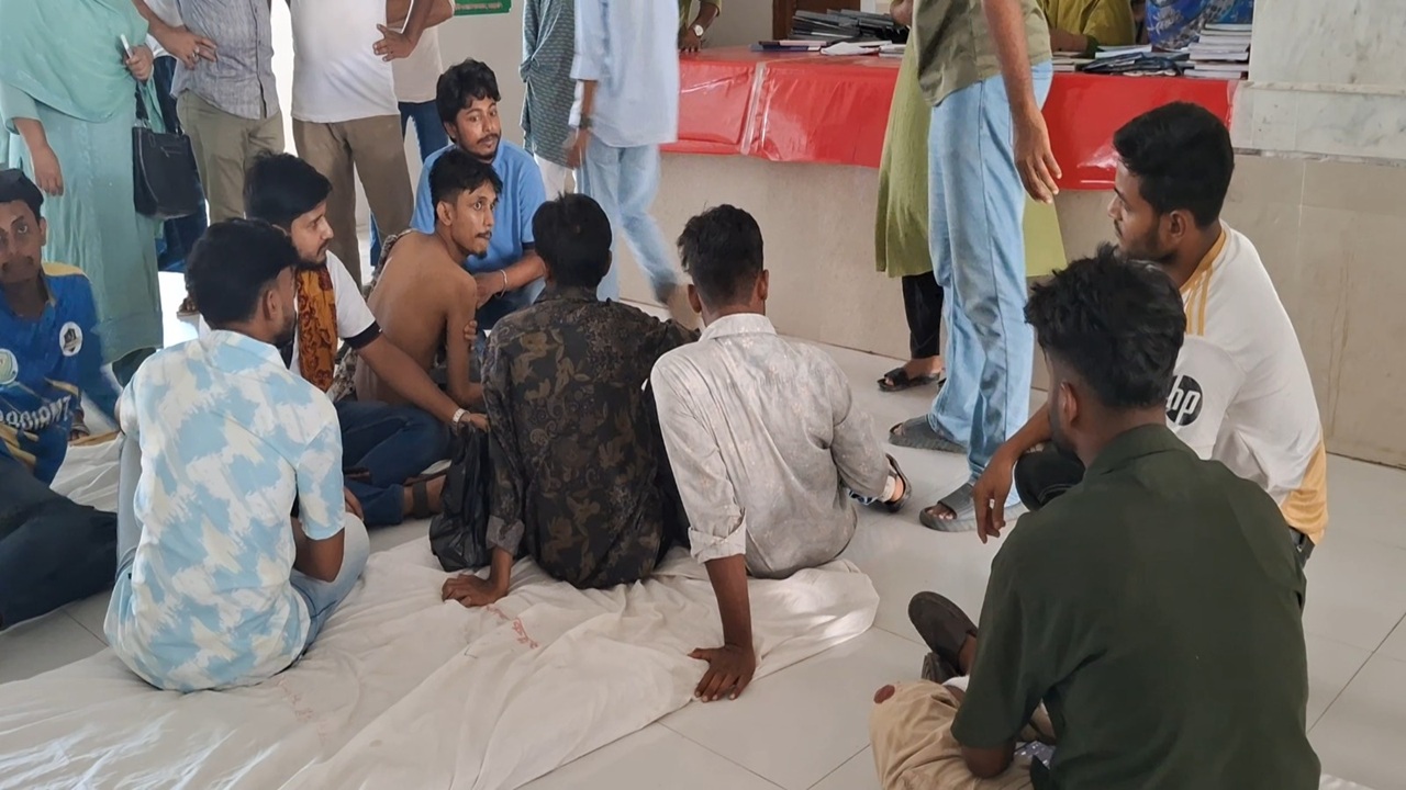 জয়পুরহাটে ছাত্রদলের দু'গ্রুপের সংঘর্ষে পুলিশসহ আহত ৭