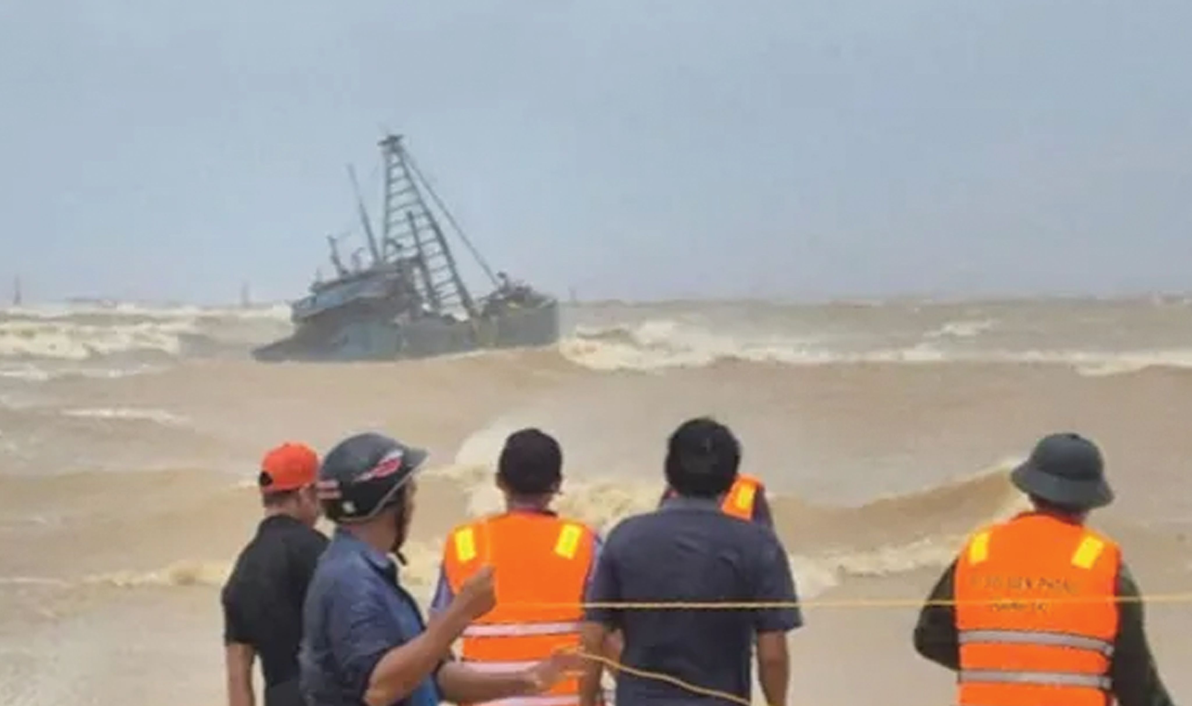 সুপার টাইফুন বুয়ালয়: সরিয়ে নেয়া হচ্ছে ২ লাখ ৫০ হাজার মানুষকে