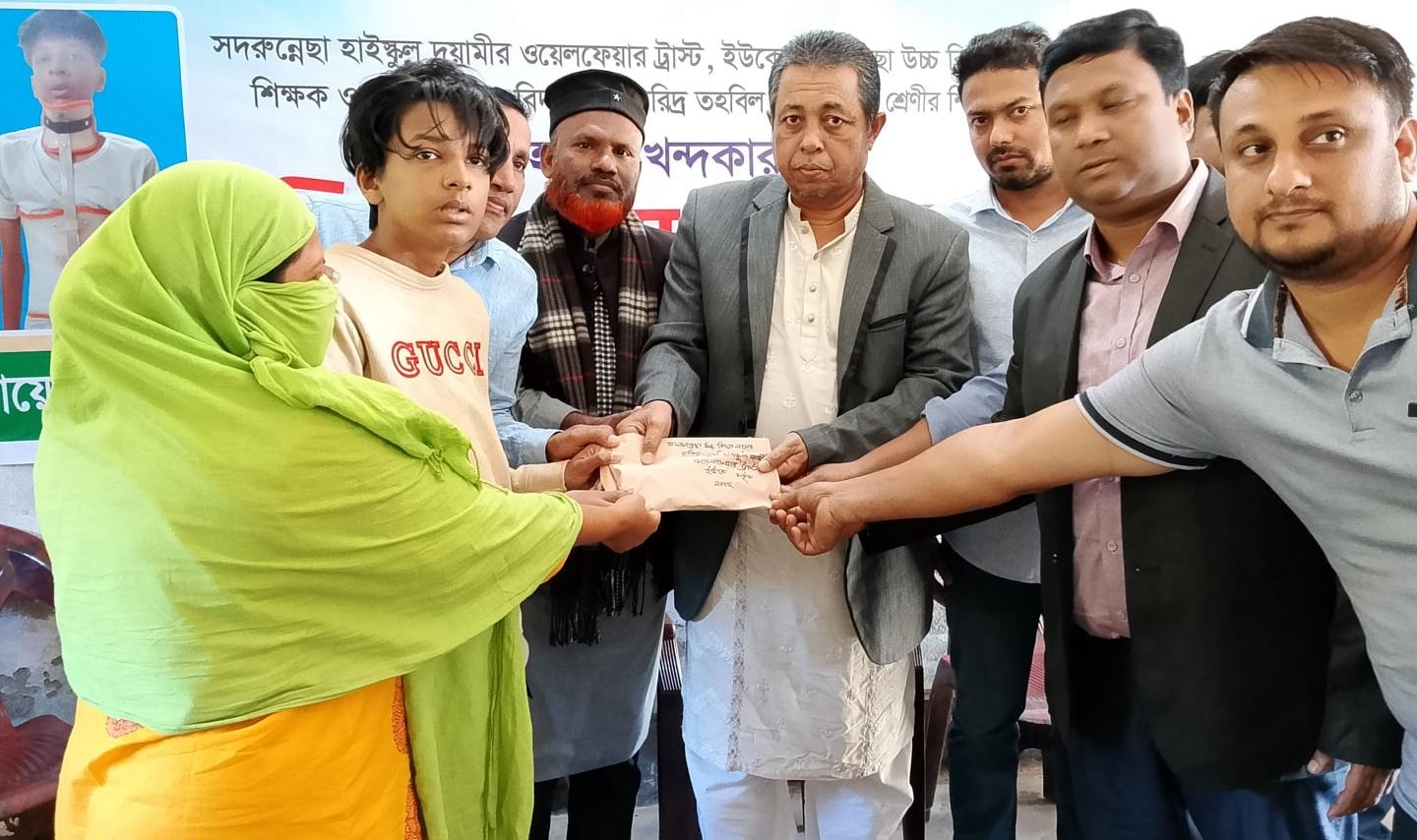 অসুস্থ শিক্ষার্থীর জন্য শিক্ষক, শিক্ষার্থী ও প্রবাসীর এক অসাধারণ একতা