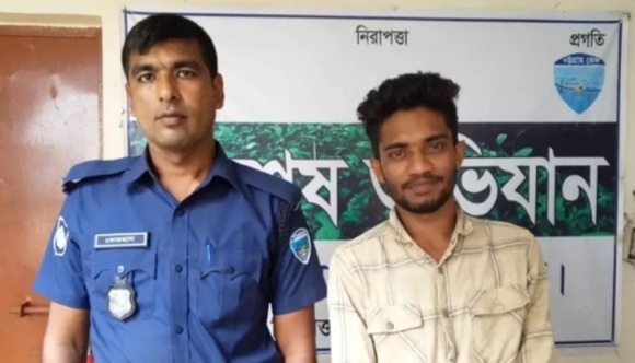দৈনিক ৫০০ টাকা চাঁদা দাবির অভিযোগে ছাত্রদল নেতা গ্রেপ্তার