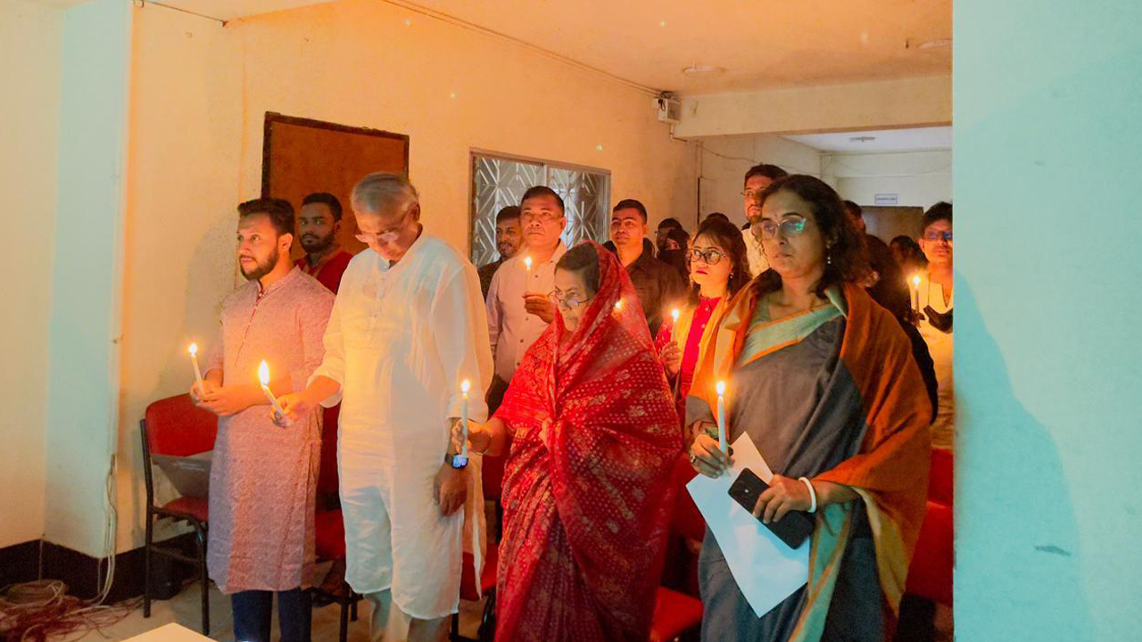 জেএনআরএফ বিশ্ববিদ্যালয়ে জুলাই শহীদদের স্মরণে মোমবাতি প্রজ্বলন কর্মসূচি