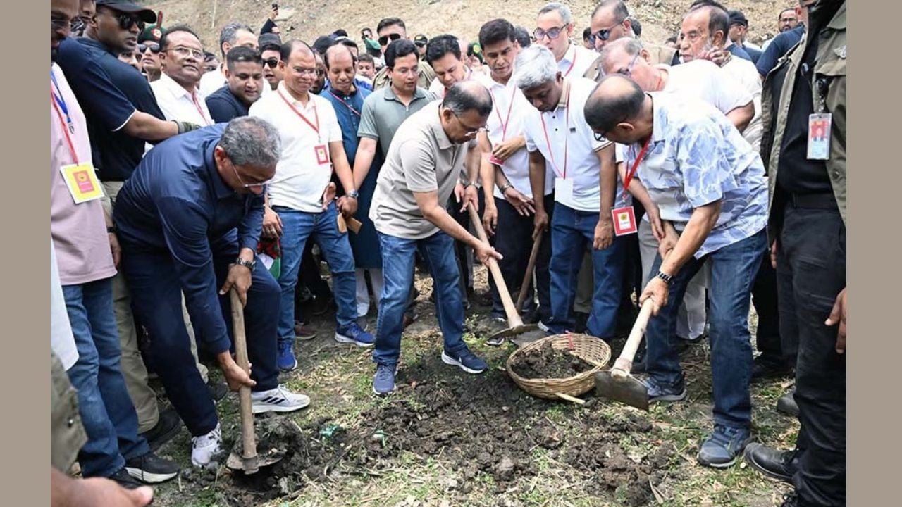 শহীদ জিয়ার স্মৃতিবিজড়িত খালে তারেক রহমান