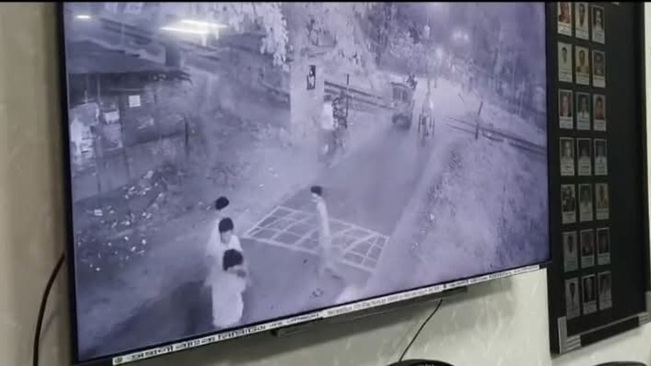 রাবিতে বহিরাগত এনে সিনিয়রকে মারধর জুনিয়রের