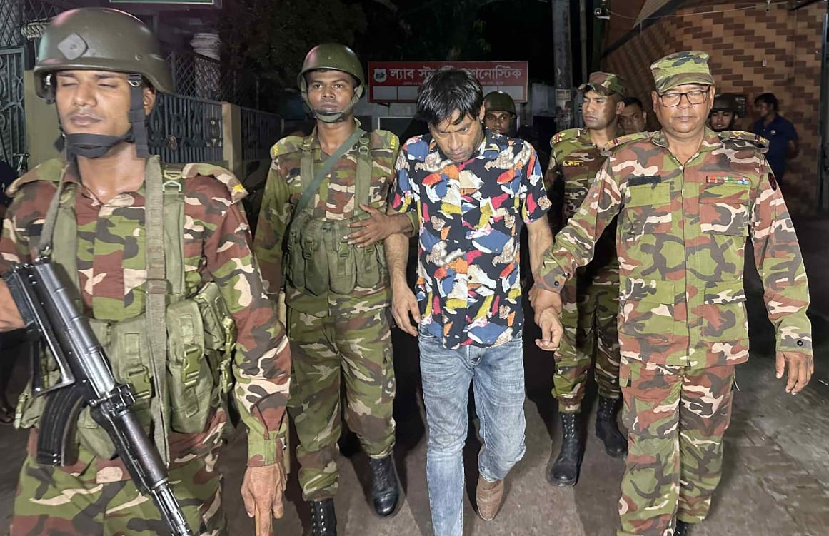রংপুরে পিস্তল-ম্যাগাজিনসহ সেনাবাহিনীর হাতে যুবক আটক
