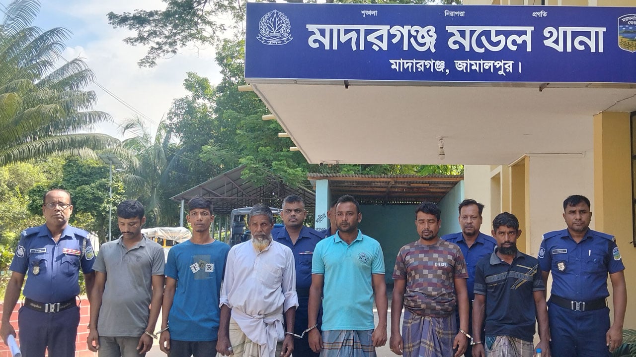 পুলিশের ওপর হামলা চালিয়ে মাদক কারবারিকে ছিনতাই