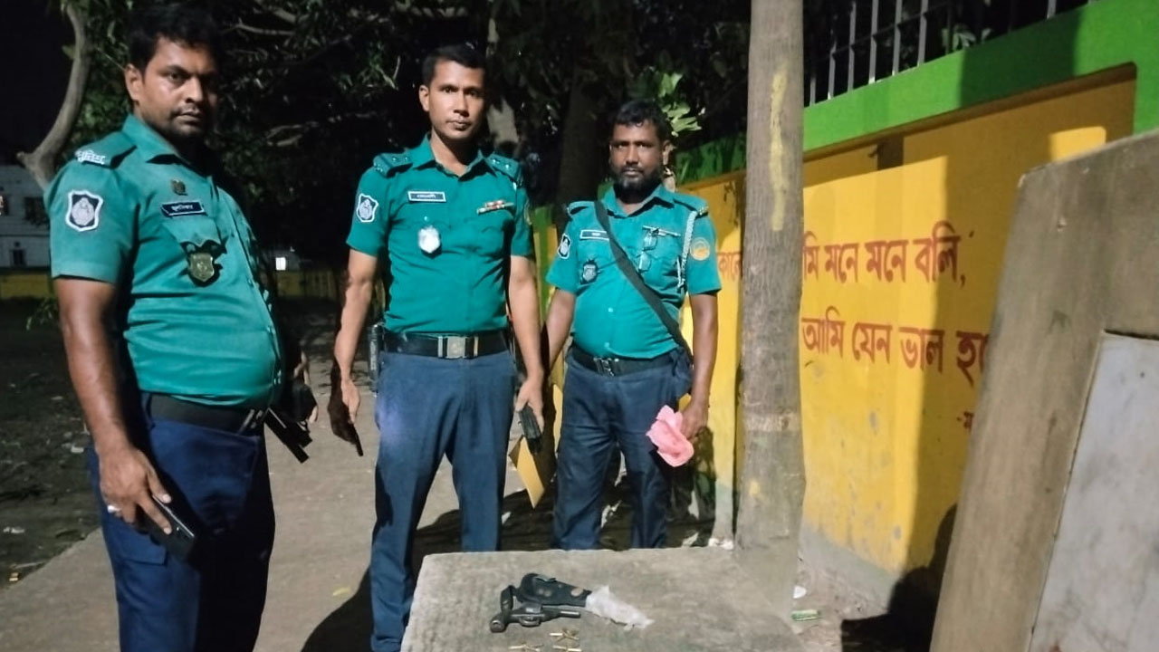 টঙ্গীতে ১৫ রাউন্ড গুলিসহ বিদেশি রিভলবার উদ্ধার