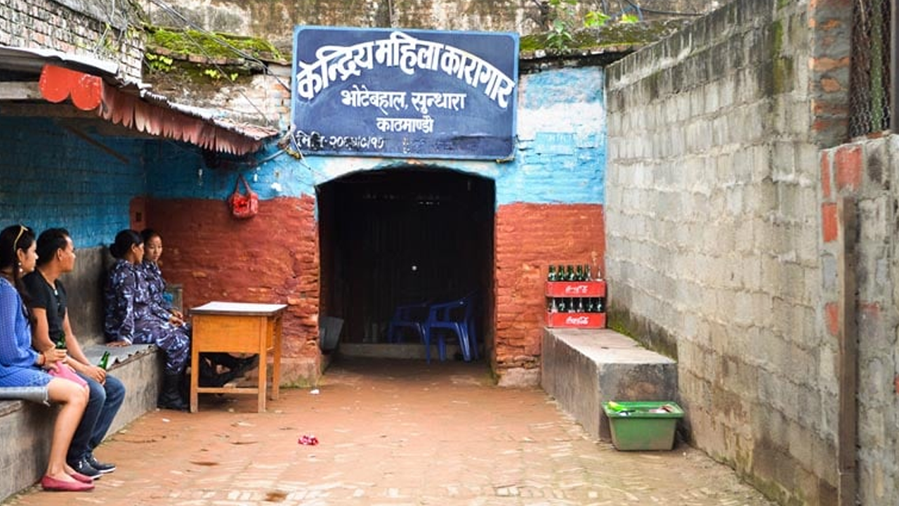 নেপালে জেল ভেঙে পালালো শত শত বন্দি