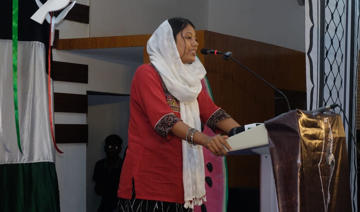 গাজায় ইসরাইলি গণহত্যার প্রতিবাদে ডাকসুর ‘রক্তাম্বর’ কবিতা পাঠ