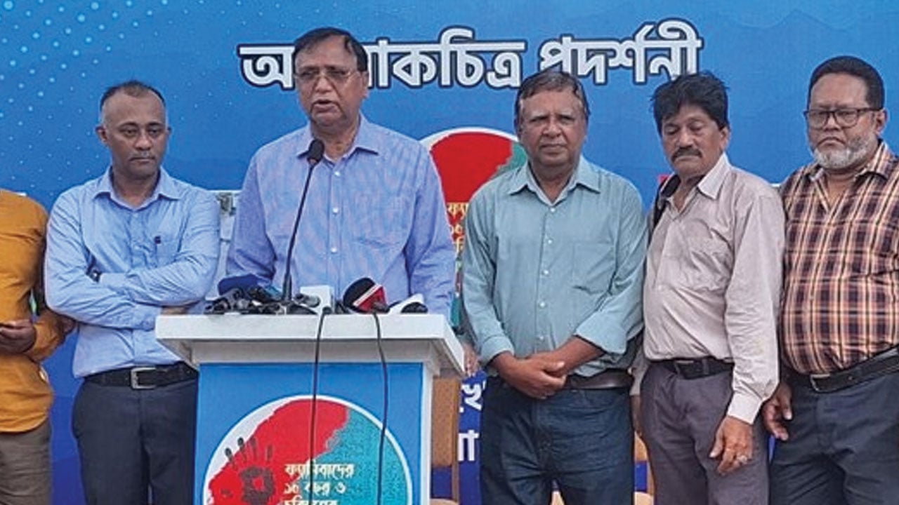 গণতন্ত্রকে প্রাতিষ্ঠানিক রূপ দিতে সবাইকে দায়িত্বশীল পরিচয় দিতে হবে: ডিএসসিসি প্রশাসক