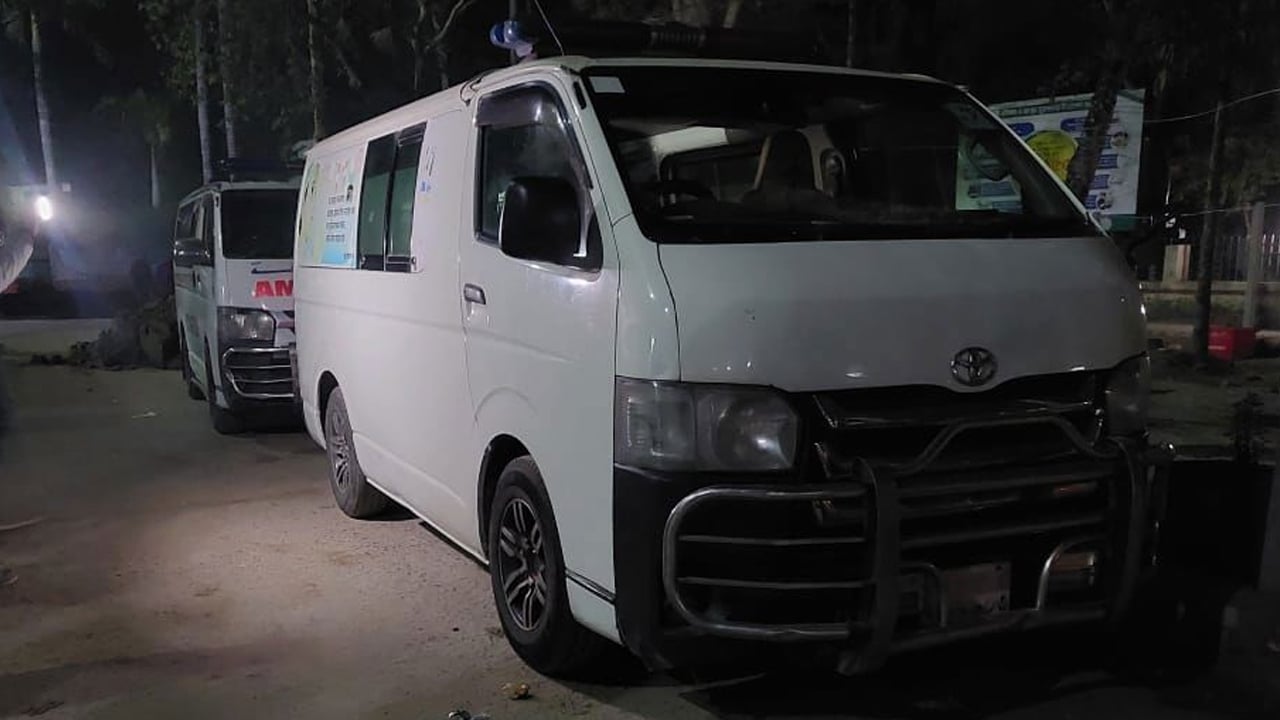 অ্যাম্বুলেন্স সিন্ডিকেটের বাধায় প্রাণ গেল রোগীর