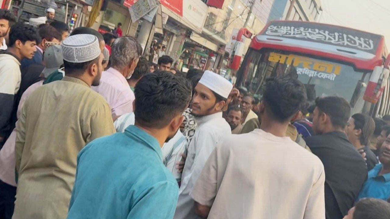 পাউরুটি কিনে বাড়ি ফেরা হলো না বৃদ্ধের