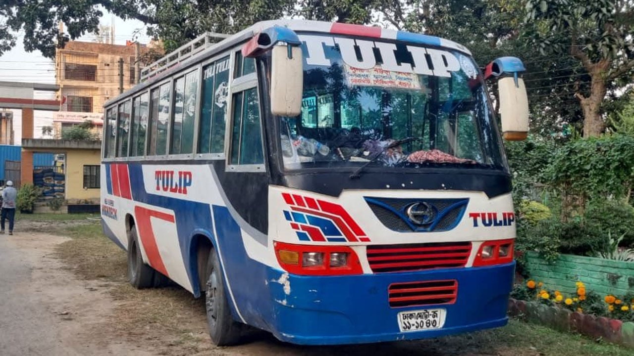 ফুলবাড়ীতে বাস চাপায় গৃহবধূর মৃত্যু