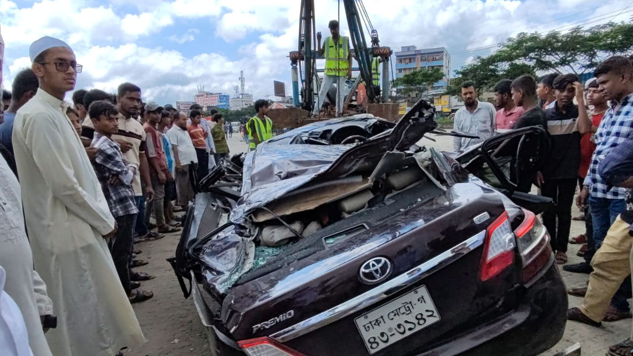 কুমিল্লায় সড়কে প্রাণ গেলো একই পরিবারের ৪ জনের