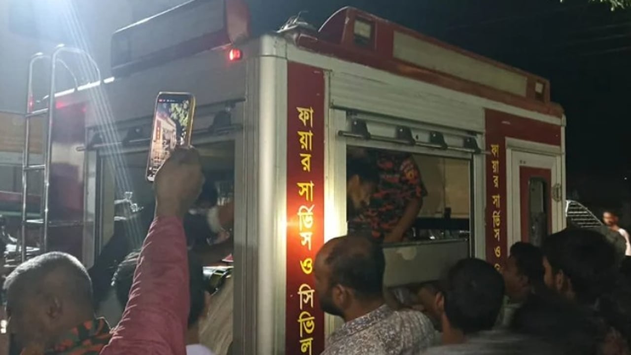 কুড়িগ্রামে ট্রাক-মাইক্রোবাস সংঘর্ষে শিশুসহ নিহত ৩