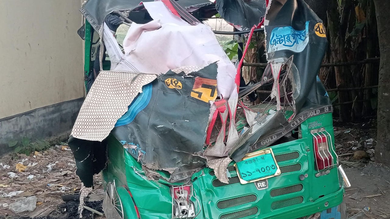আদমদীঘিতে বাসচাপায় নিহত অটোরিকশার দুই যাত্রী, আহত ১