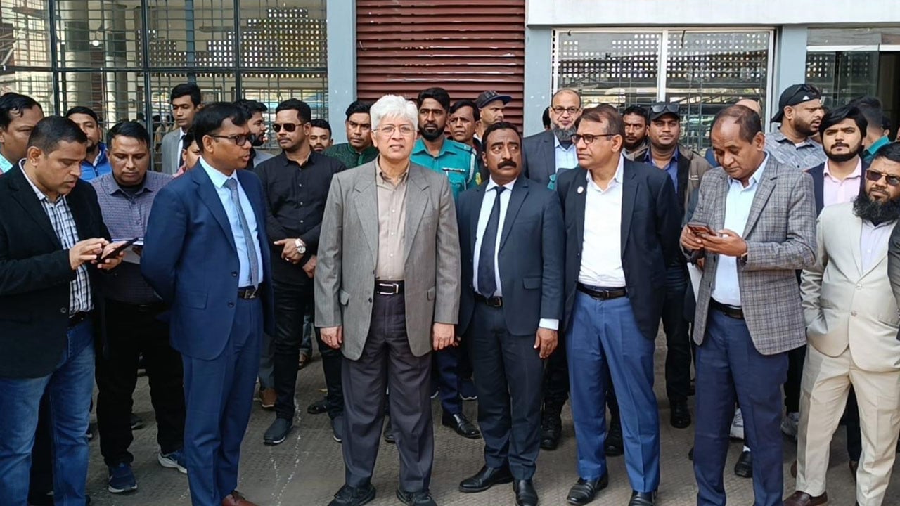 উৎসবমুখর পরিবেশে ভোট দেবে জনগণ: আদিলুর রহমান খান