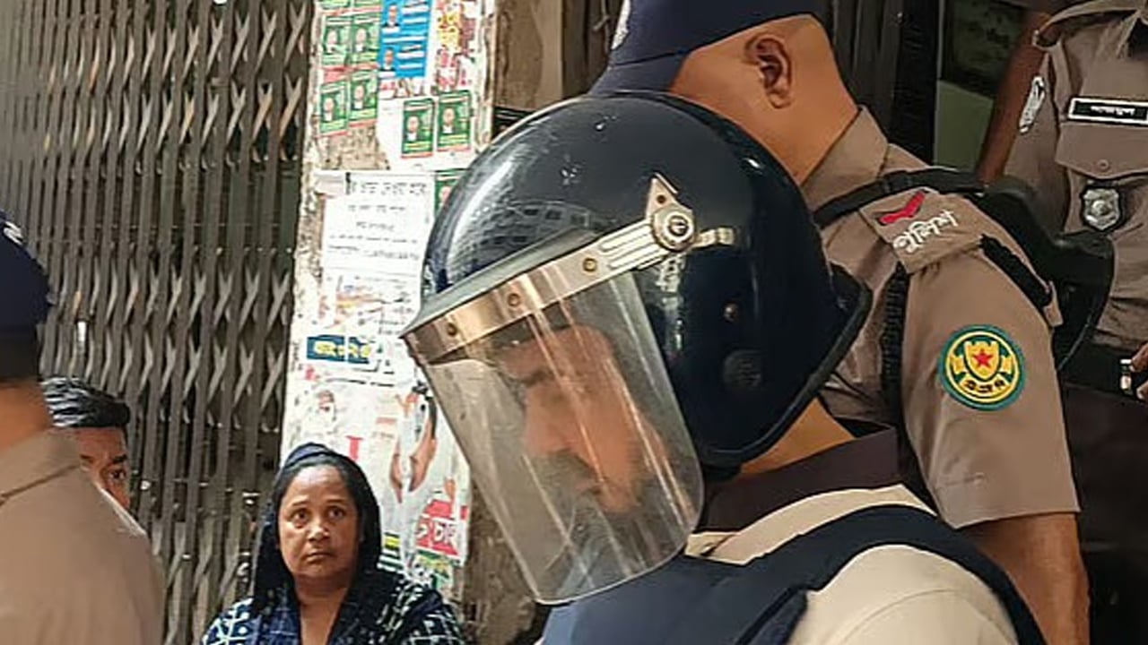 জবি শিক্ষার্থী হত্যাচেষ্টা মামলায় তিন দিনের রিমান্ডে আফজাল নাছের